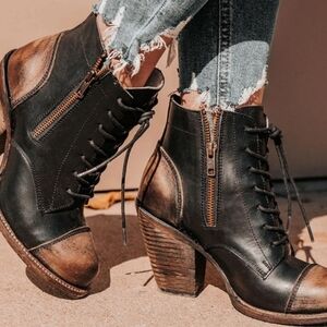 Freebird Dame black and brown leather lace up heeled boots